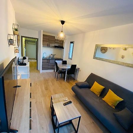 Appartement Au Port De Saint Cyprien Kültér fotó