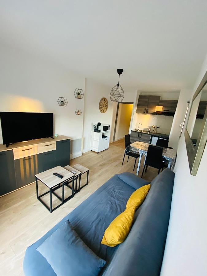 Appartement Au Port De Saint Cyprien Kültér fotó